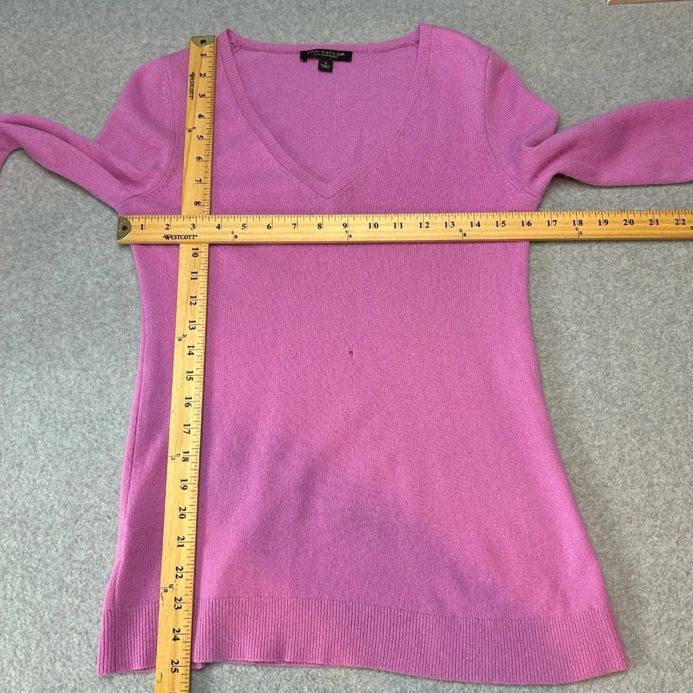 Ann Taylor‎ Size Small Pink Cashmere Sweater V-Neck Long Sleeve Knit Preppy FLAW